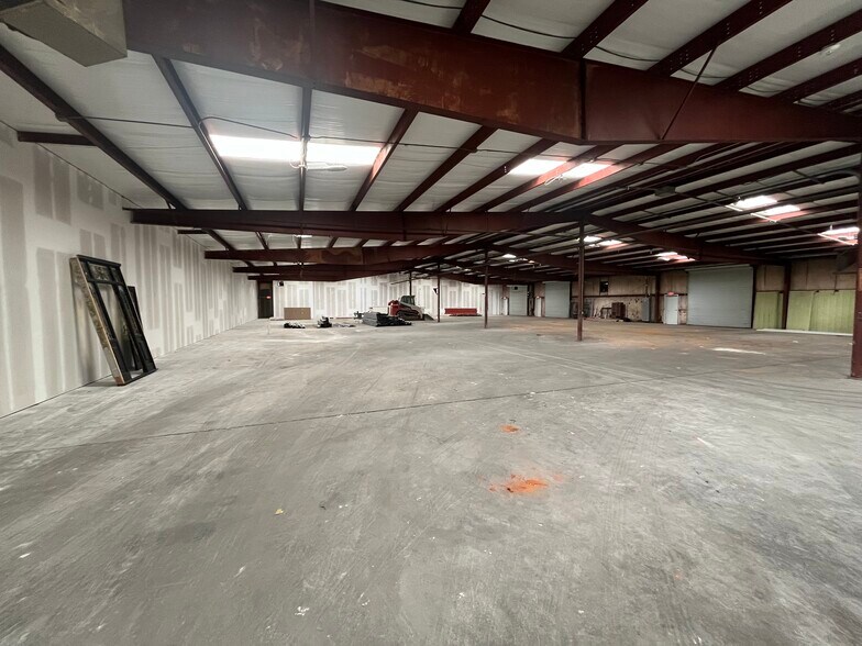More Photos Of 25 S Beulah St, Winder Manufacturing For Lease