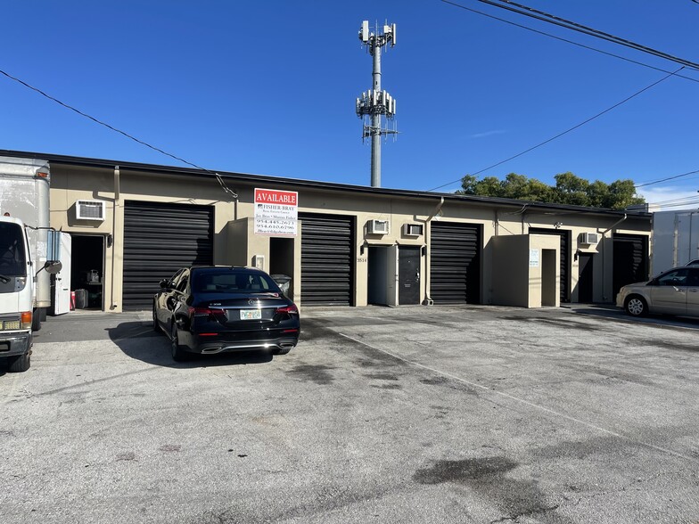 Primary Photo Of 3507-3530 NW 10th Ave, Oakland Park Warehouse For Lease