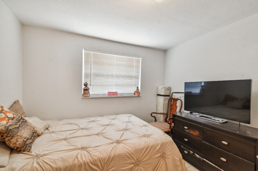 More Photos Of 4507-4517 E Giddens Ave, Tampa Multifamily For Sale