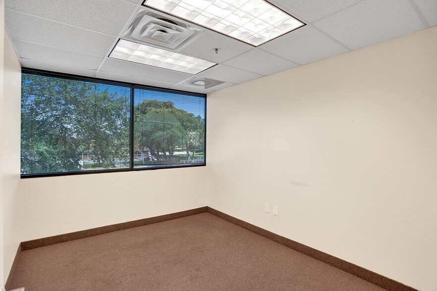 More Photos Of 2870 Stirling Rd, Hollywood Light Distribution For Sale