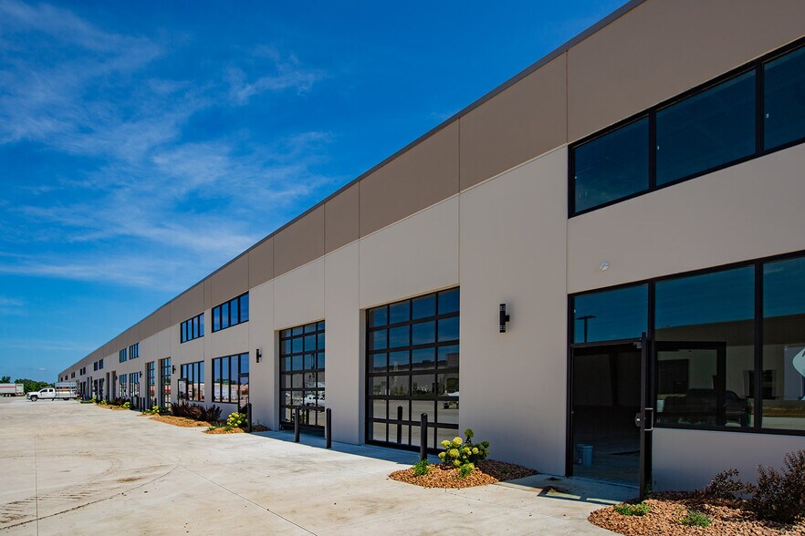 Primary Photo Of 4701 NW Urbandale Dr, Urbandale Light Distribution For Lease