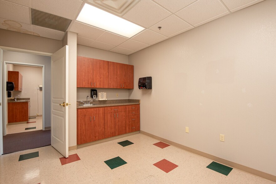 More Photos Of 5 Pine Cone Rd, Dayton Office For Sale