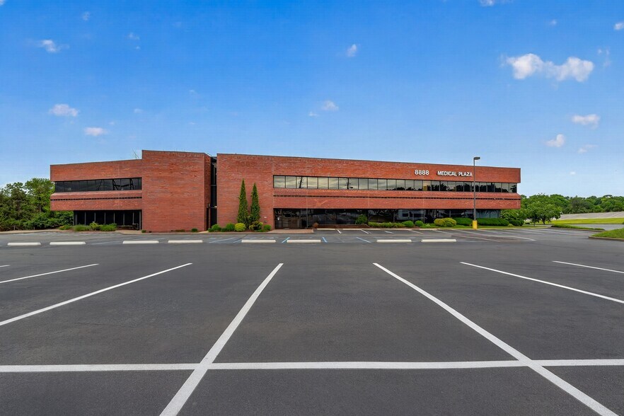 More Photos Of 8888 Ladue Rd, Ladue Medical For Lease