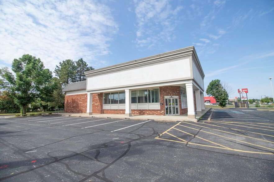 More Photos Of 601 W Sagamore Pky, West Lafayette General Retail For Lease