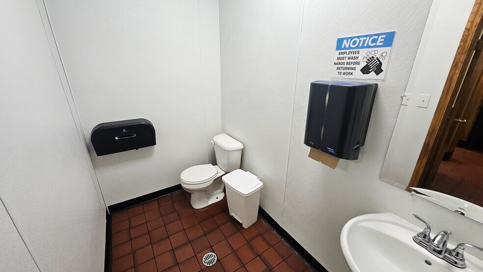 More Photos Of 325 E Main St, Milton Fast Food For Lease