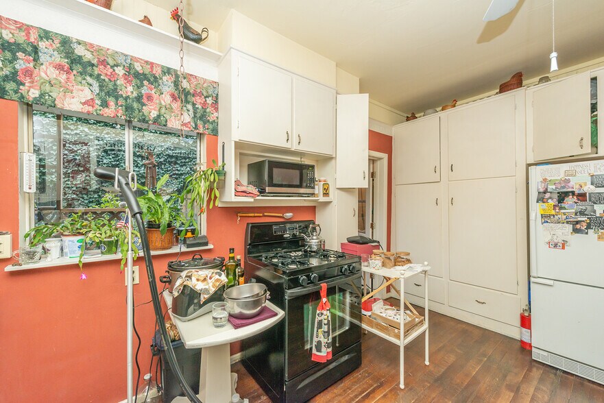 More Photos Of 481 Main St, Weaverville Hotel For Sale