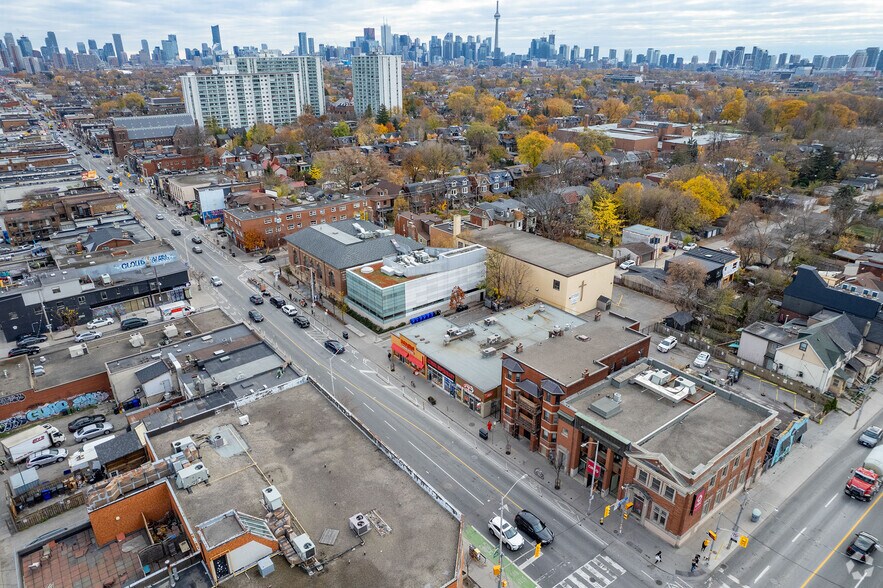 More Photos Of 955-957 Bloor St, Toronto Storefront Retail Residential For Sale