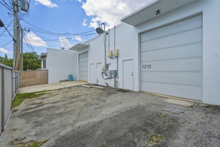 More Photos Of 1210 NE 8th Ave, Fort Lauderdale Warehouse For Sale