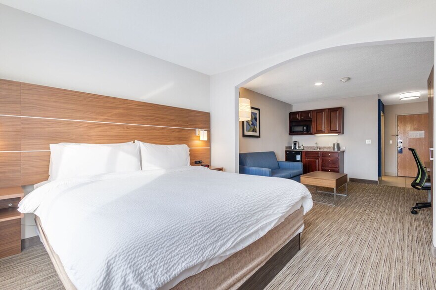 More Photos Of 3610 S Nappanee St, Elkhart Hotel For Sale