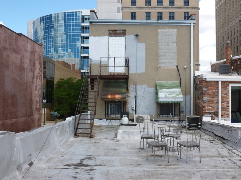 More Photos Of 35 N Saginaw St, Pontiac Storefront Retail Residential For Sale