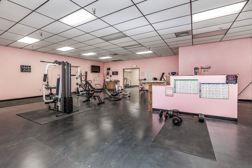 More Photos Of 128 W 8th St, Monroe General Retail For Sale