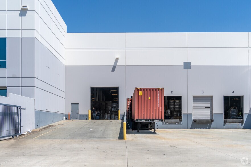 More Photos Of 2358 Cottonwood Ave, Riverside Warehouse For Lease