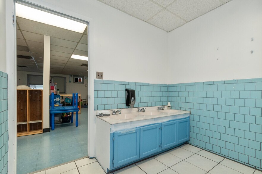 More Photos Of 211 Wise Ave, Dundalk Schools For Sale