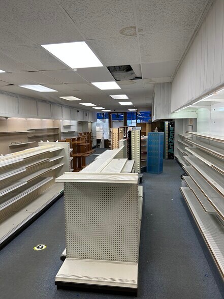 More Photos Of 114 Front St, Bath Storefront For Lease