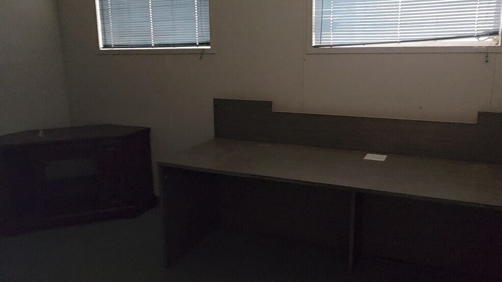 More Photos Of 101 N 6th St, Kingfisher Office For Sale