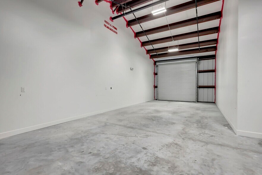 More Photos Of 3801-3815 Oleander Ave, Fort Pierce Warehouse For Lease