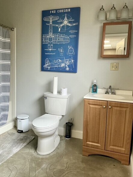 More Photos Of 13 Parkway Dr, Plainfield Warehouse For Lease