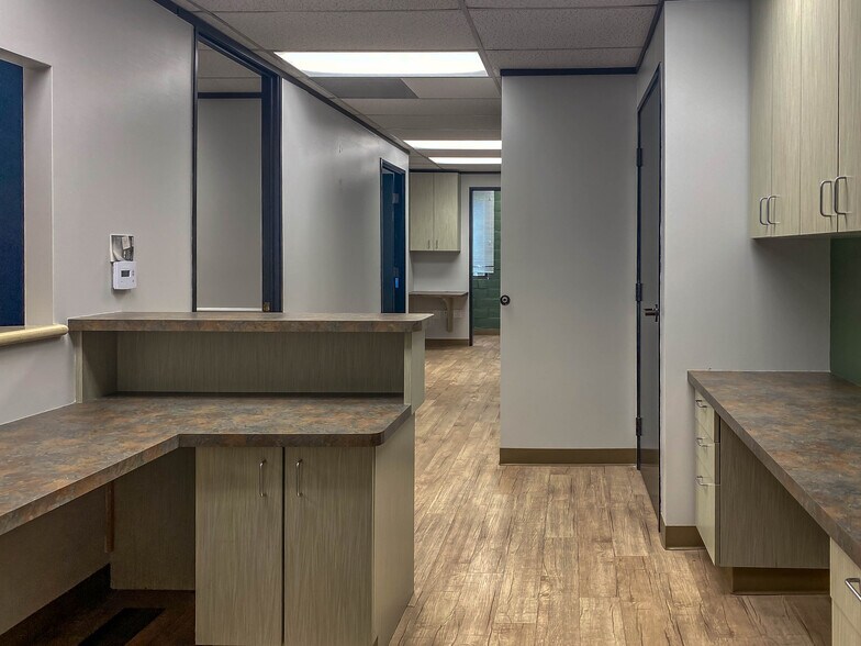 More Photos Of 29525 Canwood St, Agoura Hills Medical For Lease