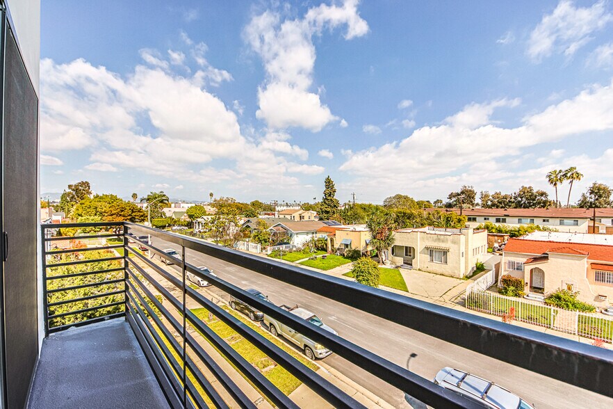 More Photos Of 1923 Carmona Ave, Los Angeles Multifamily For Sale