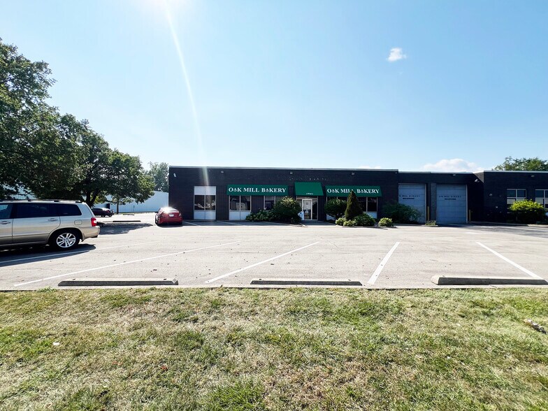 More Photos Of 2480-2490 S Wolf Rd, Des Plaines Manufacturing For Lease