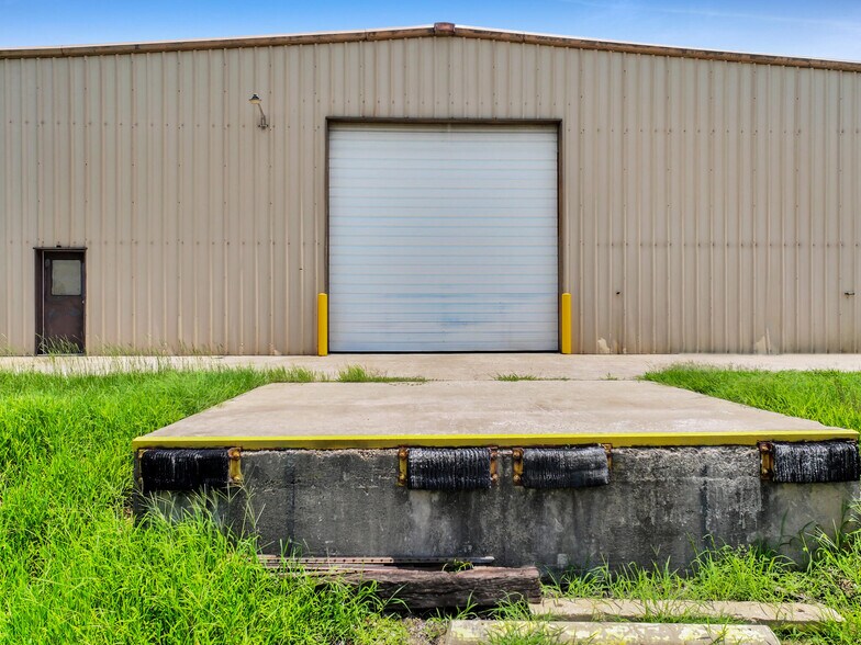 More Photos Of 7387 TX-164 Hwy, Buffalo Warehouse For Lease