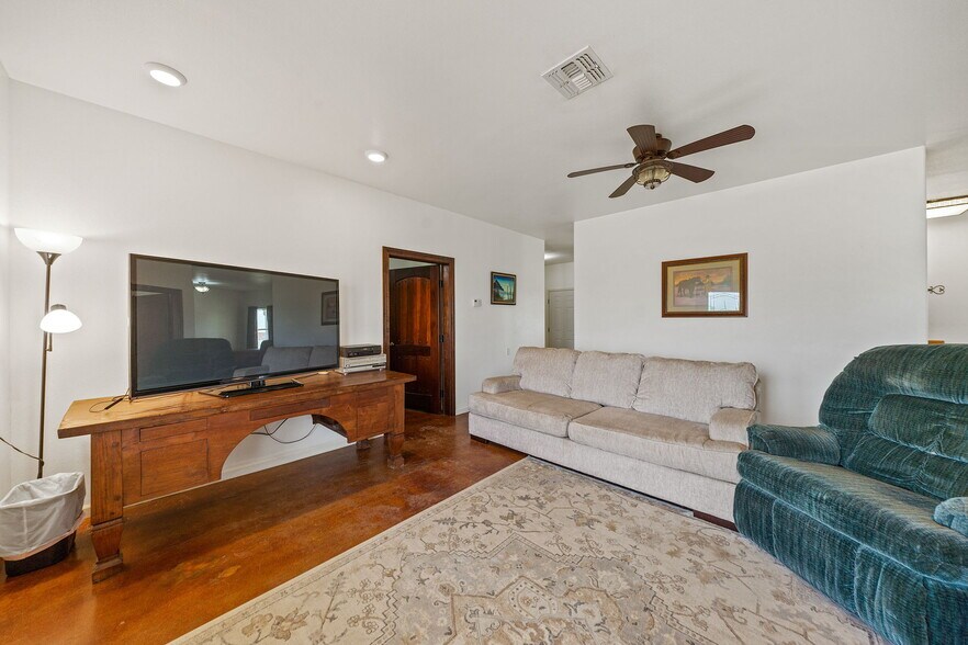 More Photos Of 14221 FM 2790, La Coste Warehouse For Sale