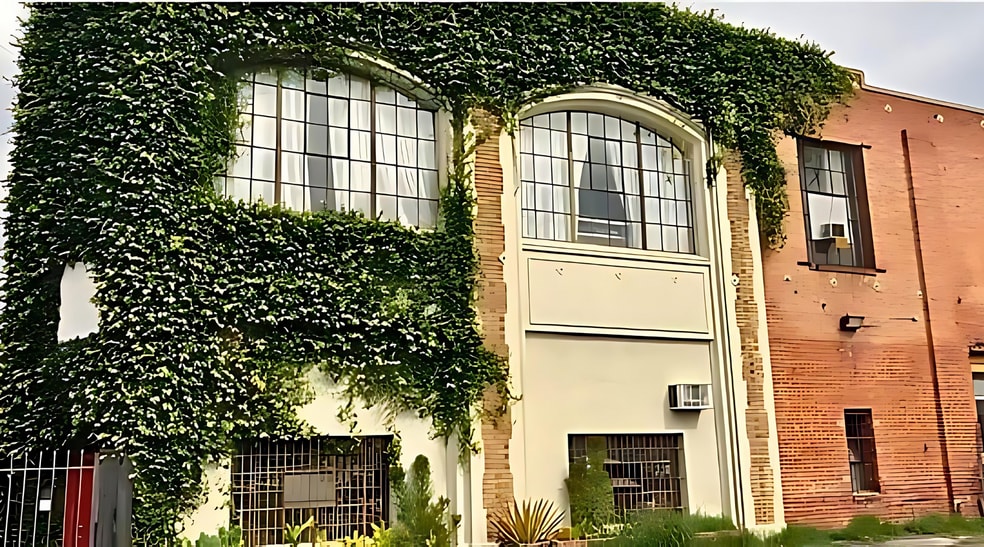 More Photos Of 3430 S Hill St, Los Angeles Showroom For Lease