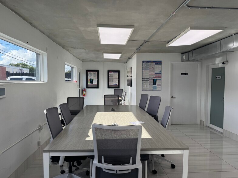 More Photos Of 2200-2208 SW 59th Ave, West Park Warehouse For Sale