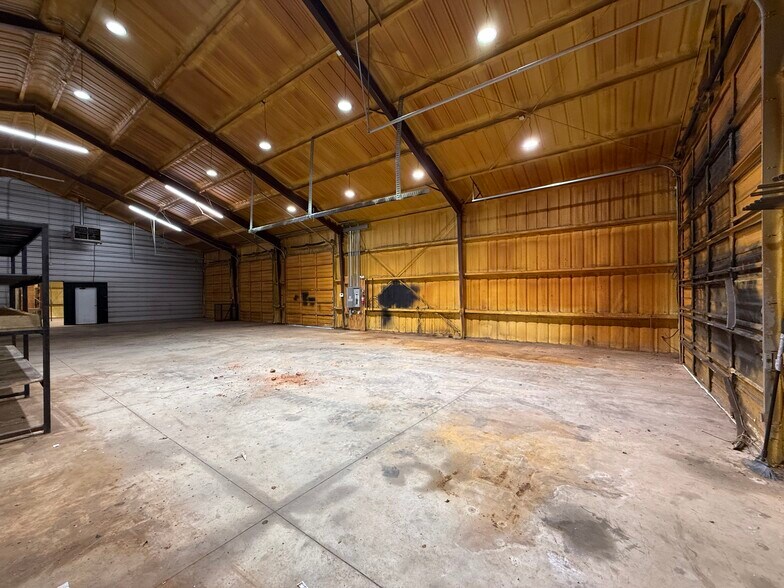 More Photos Of 930 SW 24th Ave, Goldsby Warehouse For Lease