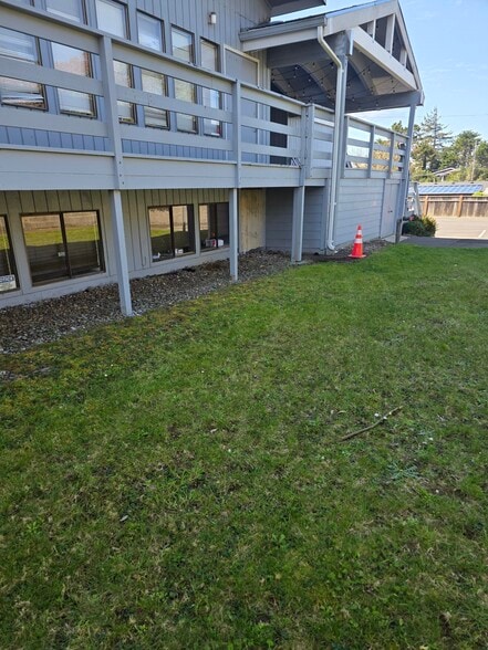More Photos Of 215 NW 15th St, Newport Flex For Sale