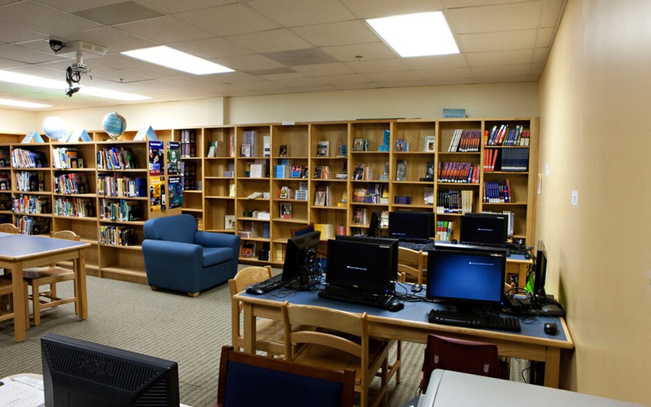 More Photos Of 1401 Old Coors Rd SW, Albuquerque Schools For Lease