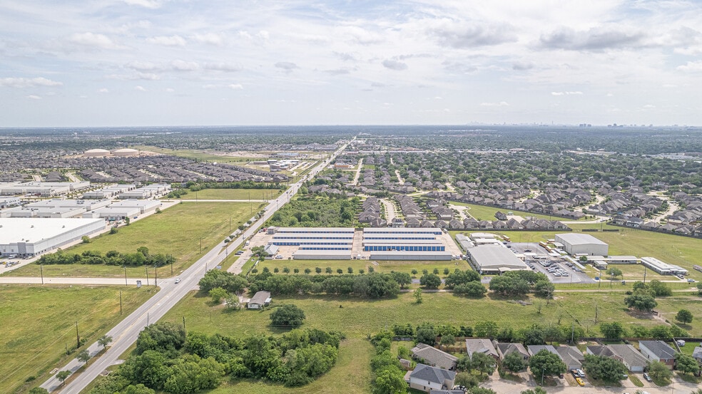 More Photos Of 20603 Clay Rd, Katy Self Storage For Sale