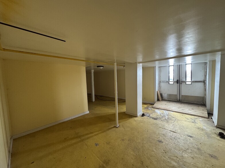 More Photos Of 100-102 Gilmer St, Reidsville Storefront Retail Office For Sale