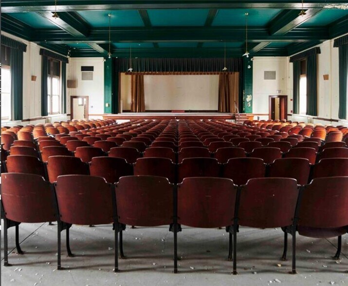 More Photos Of 3640 Benton Blvd, Kansas City Schools For Lease