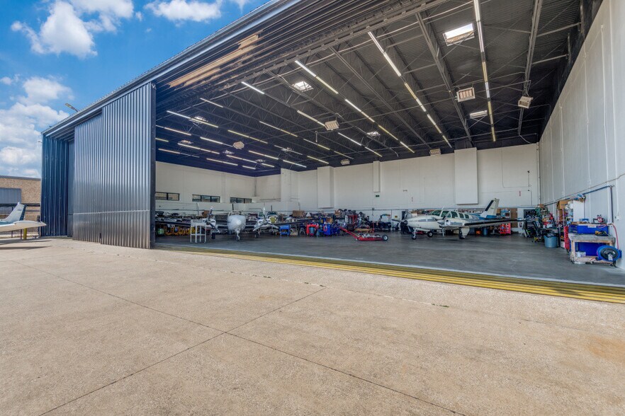 More Photos Of 15800 Dooley Rd, Addison Office For Sale