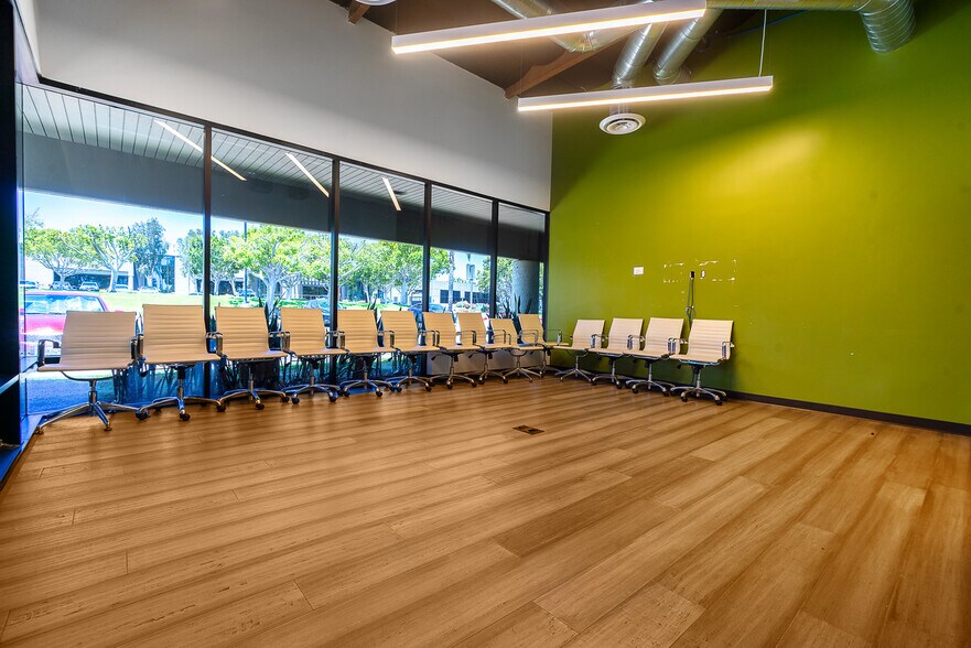 More Photos Of 6675 Mesa Ridge Rd, San Diego Office For Lease