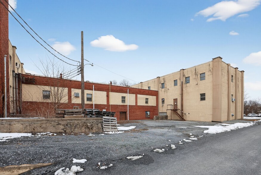 More Photos Of 25 Willow st, Richland Warehouse For Sale