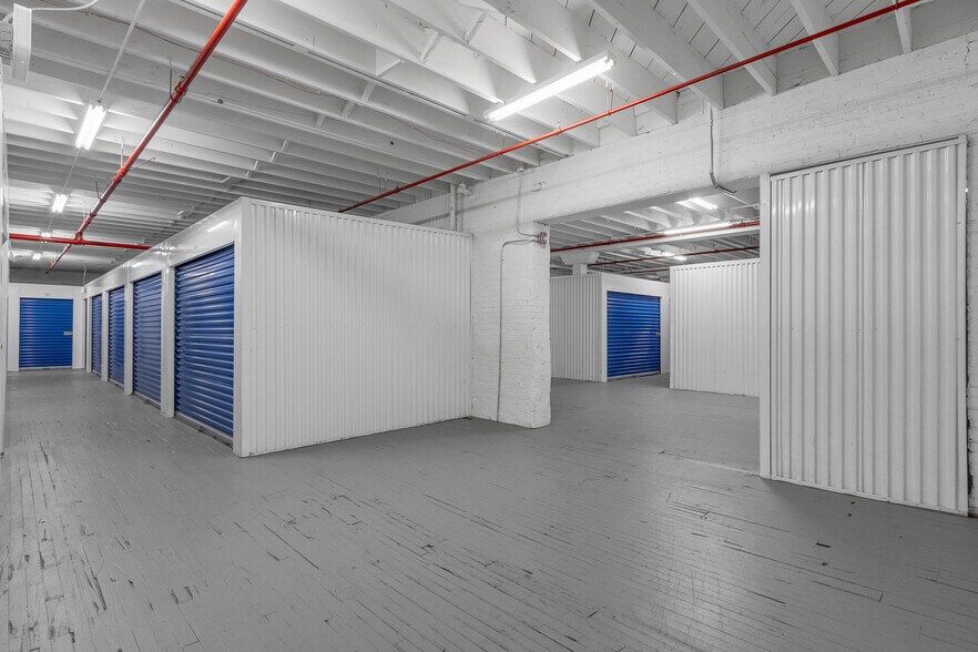 More Photos Of 1034 Short Elm St, Rockford Self Storage For Sale