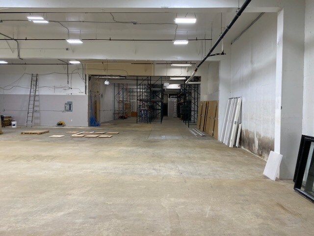 More Photos Of 227 Main St, Burlington General Retail For Lease