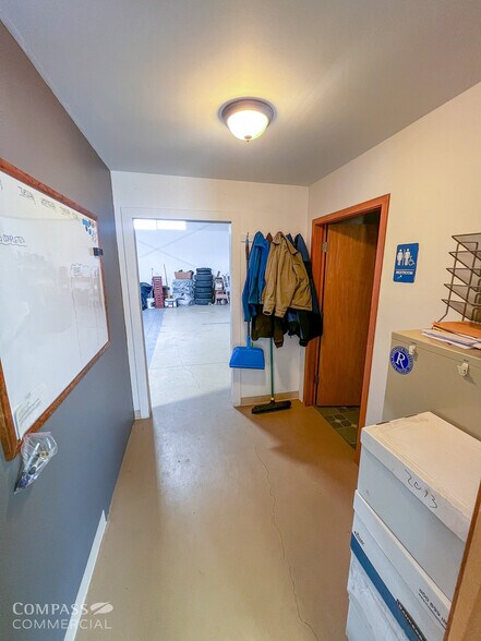 More Photos Of 20720 High Desert Ln, Bend Warehouse For Lease