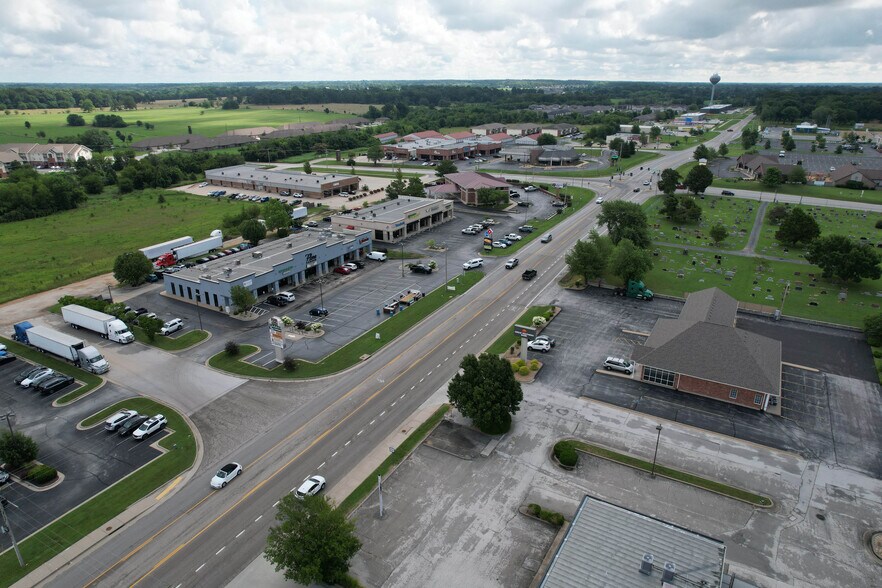 More Photos Of 1501-1513 W State Highway J, Ozark General Retail For Lease
