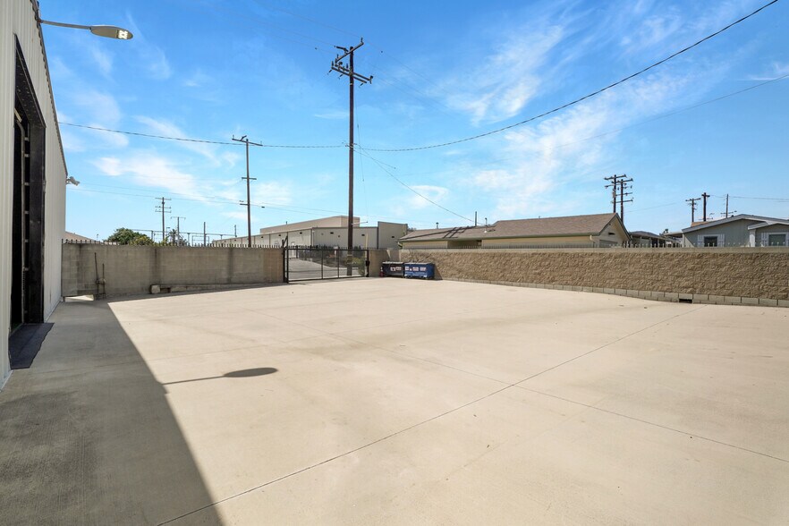 More Photos Of 1301 E Main St, Santa Paula Service For Sale