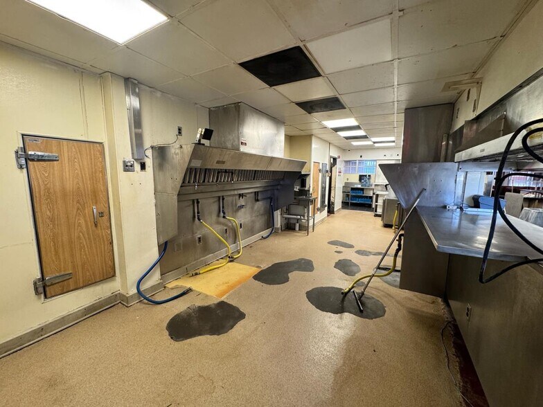 More Photos Of 1181 Stone Dr, Harrison Restaurant For Sale