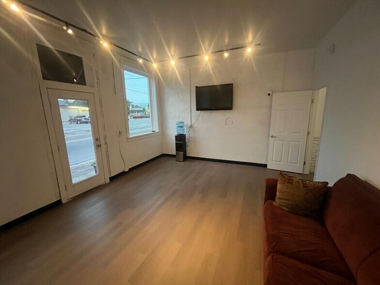 More Photos Of 47 S Ingold Ave, Garland General Retail For Sale