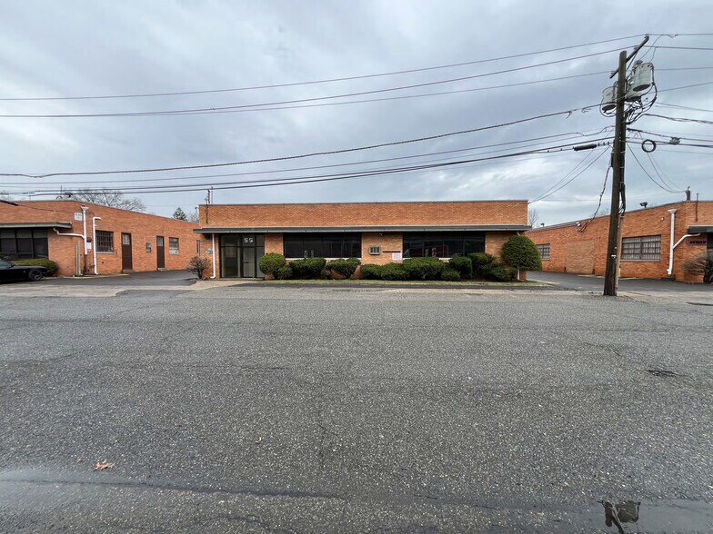More Photos Of 55 Thomas Rd N, Hawthorne Manufacturing For Lease