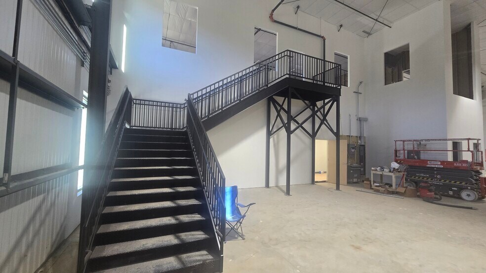 More Photos Of 168 Thunder Rd, Mooresville Light Manufacturing For Lease