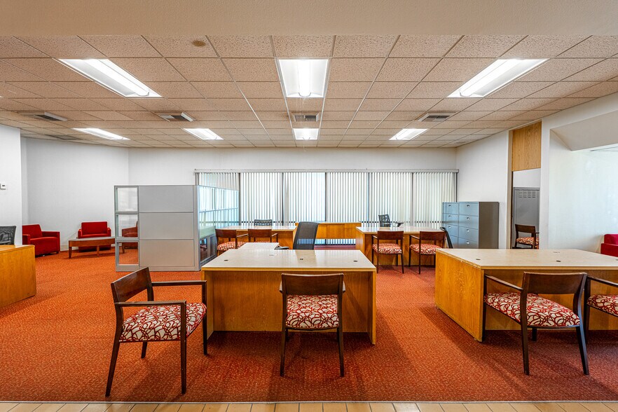 More Photos Of 2495 Lakeshore Dr, Lake Elsinore Bank For Sale