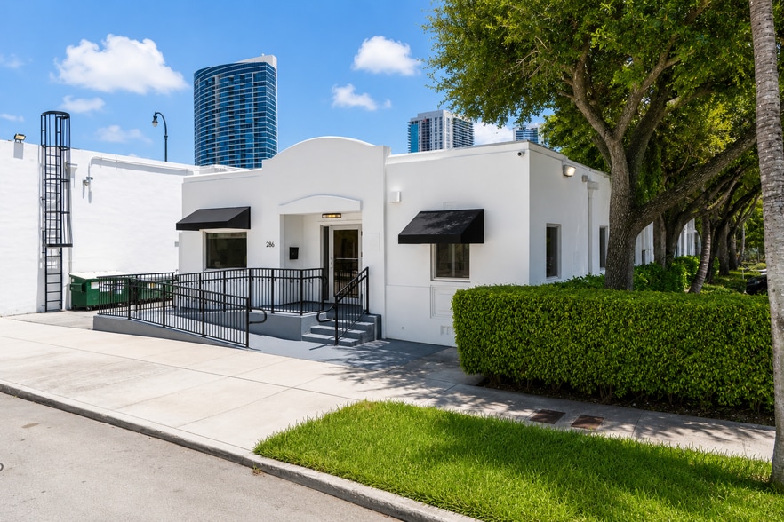 More Photos Of 286 NE 39th St, Miami General Retail For Lease