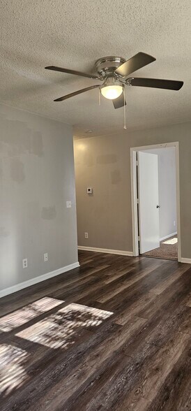 More Photos Of 1801 Ridgewood Dr, Murray Specialty For Sale