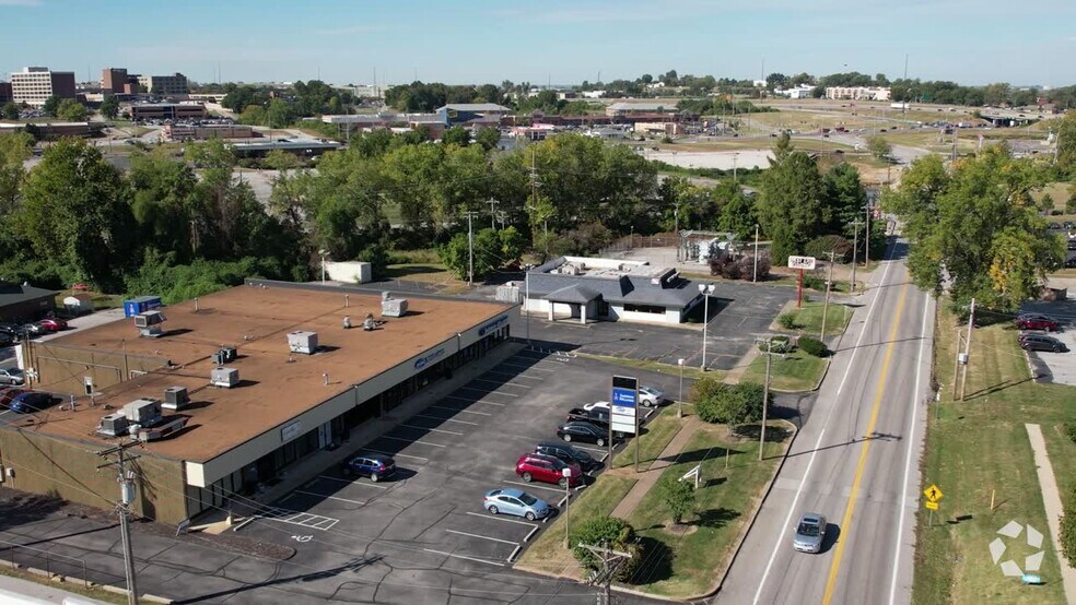 Primary Photo Of 12462 Natural Bridge Rd, Bridgeton General Retail For Lease